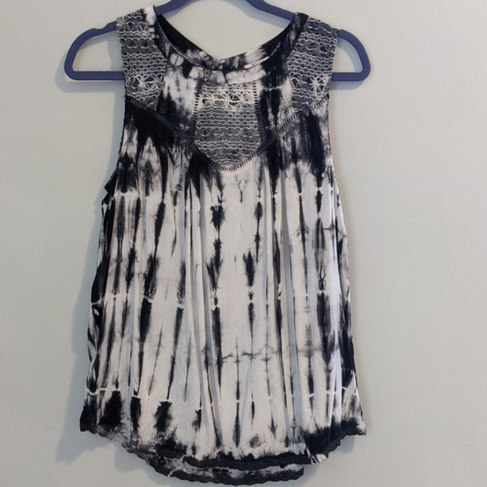 Knox Rose tank